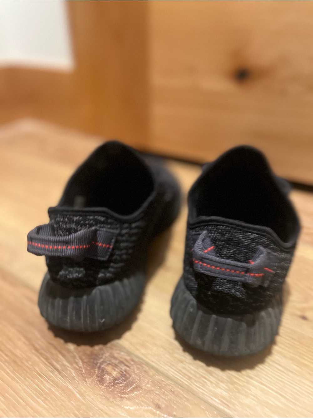 Size 10 Yeezy 350 v1 black pirate original release - Yeezy sneakers - pre owned - Picture 3 of 9